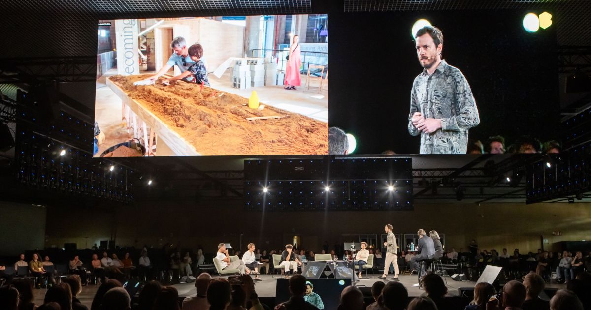Una de las sesiones del Congreso Mundial de Arquitectura en el CCIB. Una de las sesiones del Congreso Mundial de Arquitectura en el CCIB.