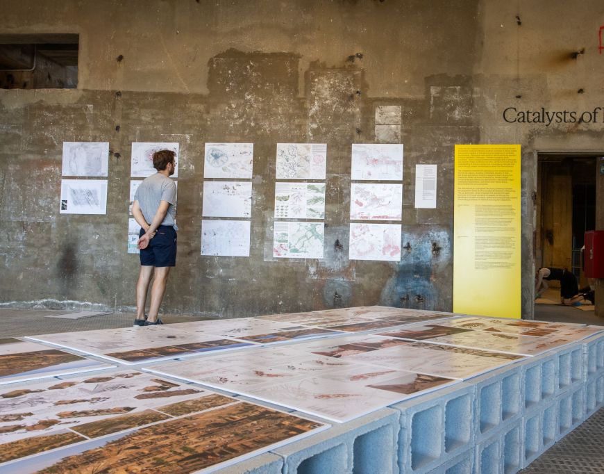 La exposición del Congreso Mundial de Arquitectura en les Tres Xemeneies.
