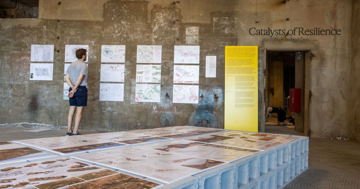 Exposición en el interior de las Tres Xemeneies. Exposición en el interior de las Tres Xemeneies.