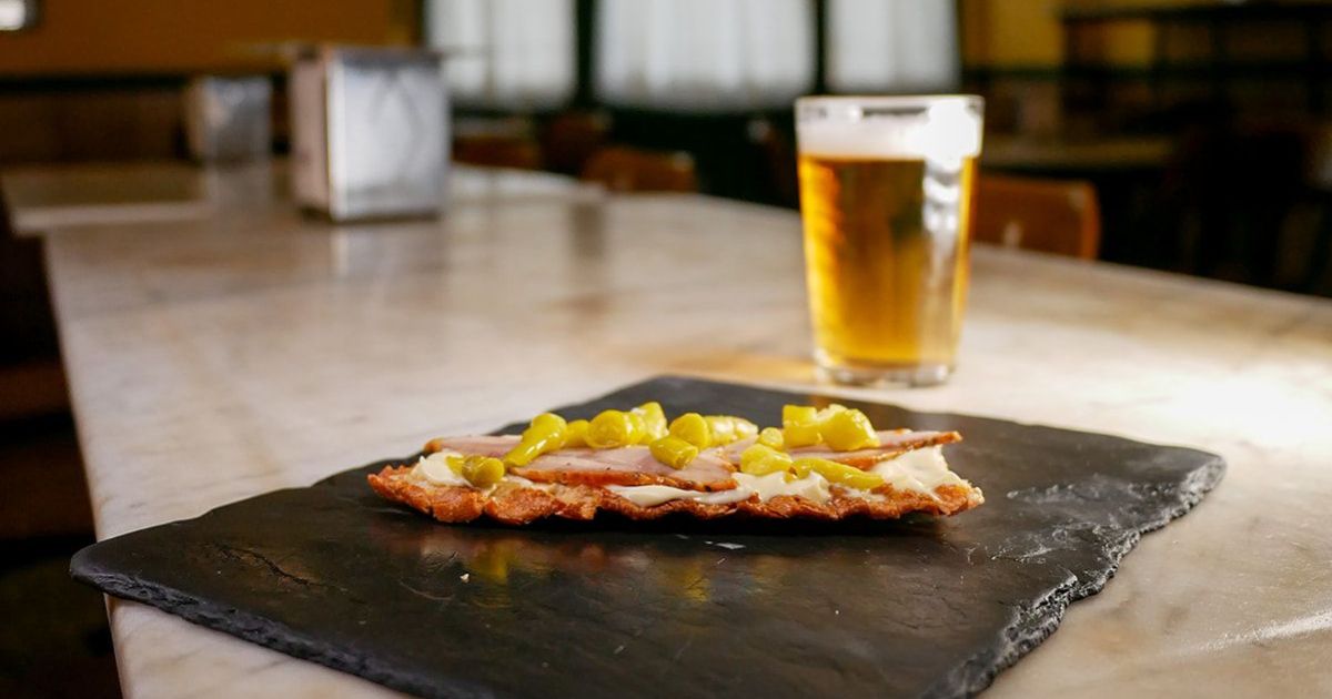La tapa y bebida del Bar Roso (del Toro). La tapa y bebida del Bar Roso (del Toro).