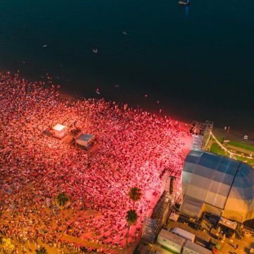 La OBC tocando en el marco de Clàssica a la Platja La OBC tocando en el marco de Clàssica a la Platja