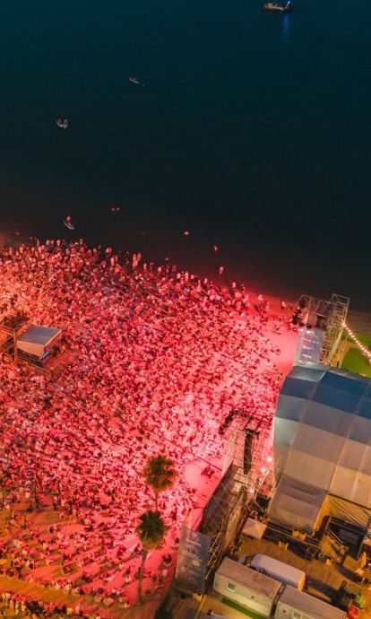 La OBC tocando en el marco de Clàssica a la Platja La OBC tocando en el marco de Clàssica a la Platja
