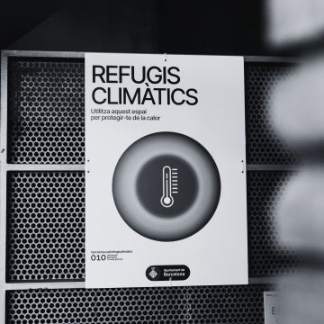 Cartel de refugio climático. © Lucas Amillano