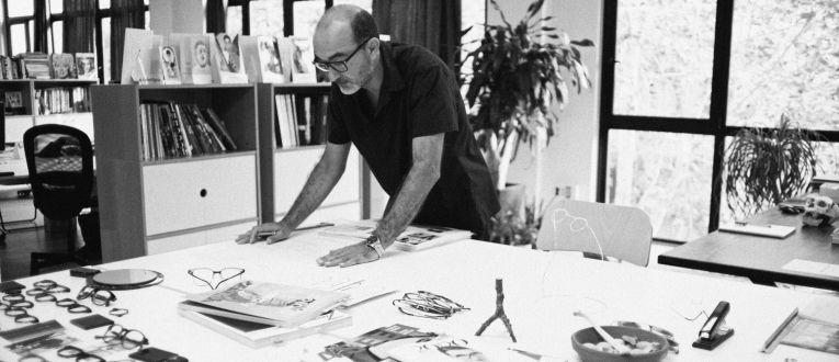 El diseñador de monturas Xavier Garcia. © Dizy Diaz El diseñador de monturas Xavier Garcia. © Dizy Diaz