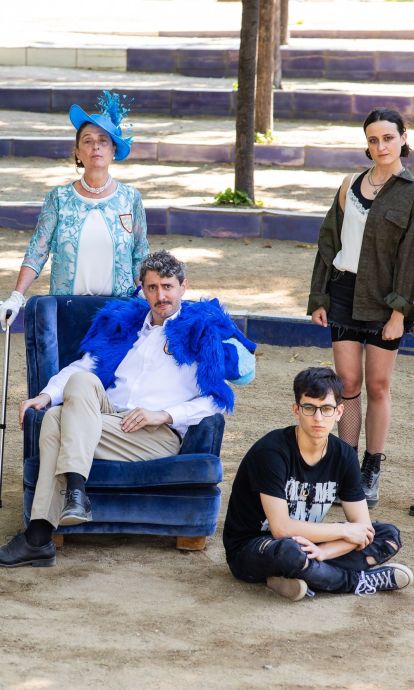 Parking Shakespeare estrena 'Hamlet i les coses podrides' en el Parque de la Estación del Norte. ©Aitor Rodero 