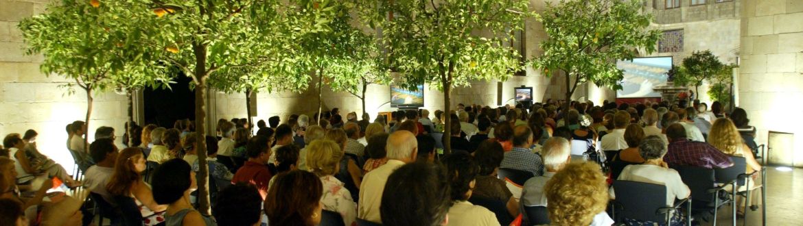 El Pati dels Tarongers acoge el Festival Internacional de Carilló. Cedida por la Generalitat de Catalunya. Fotógrafo: R. Moreno El Pati dels Tarongers acoge el Festival Internacional de Carilló. Cedida por la Generalitat de Catalunya. Fotógrafo: R. Moreno