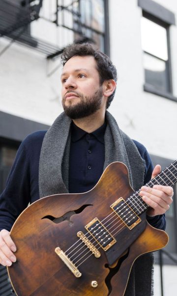El músico Alejandro Latinez.