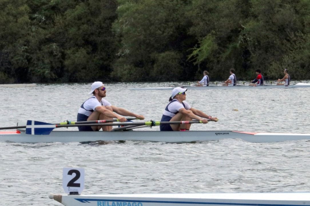 Josefa Benítez i Albert Díaz a la seva canoa © Reial Club Marítim Barcelona
