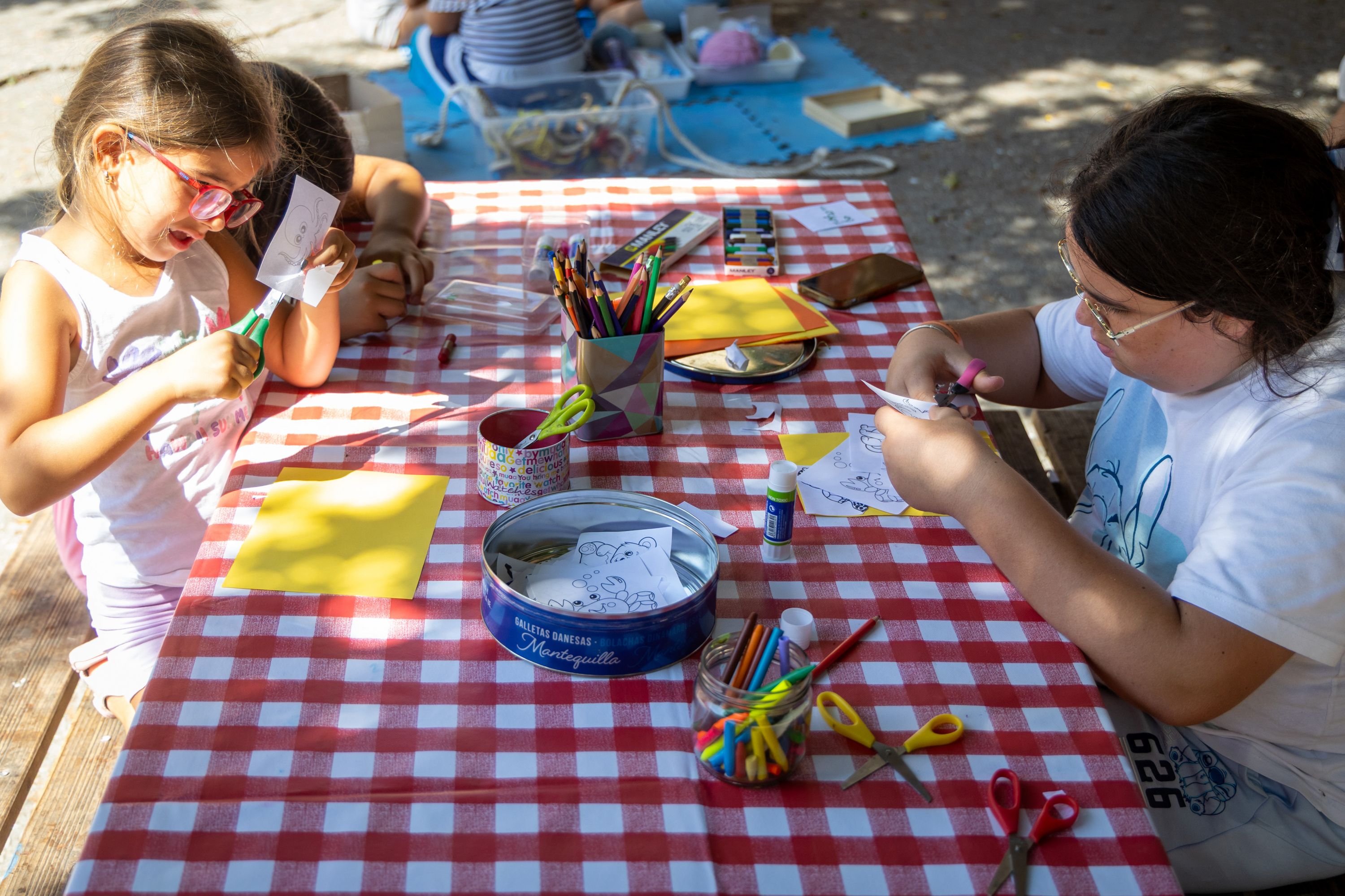 Entre junio y septiembre, más de 30.000 menores de toda España participarán gratuitamente en campamentos, colonias y centros abiertos. © Fundació "La Caixa" Entre junio y septiembre, más de 30.000 menores de toda España participarán gratuitamente en campamentos, colonias y centros abiertos. © Fundació "La Caixa"