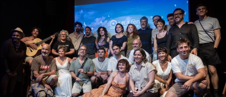 Foto de familia de la nueva temporada de la Sala Fènix 26/27. © Josep Tobella