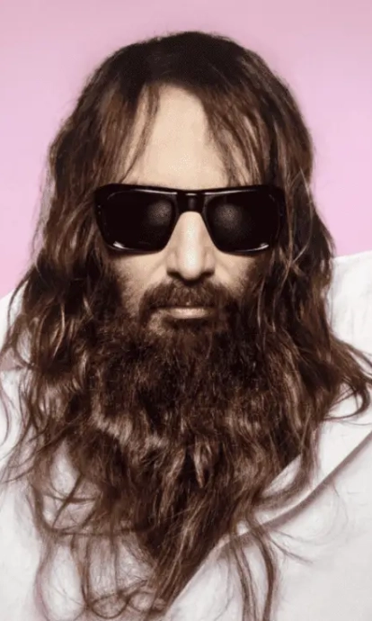 Sébastien Tellier presenta 'Kiss the beast' en el Teatre Grec Sébastien Tellier presenta 'Kiss the beast' en el Teatre Grec