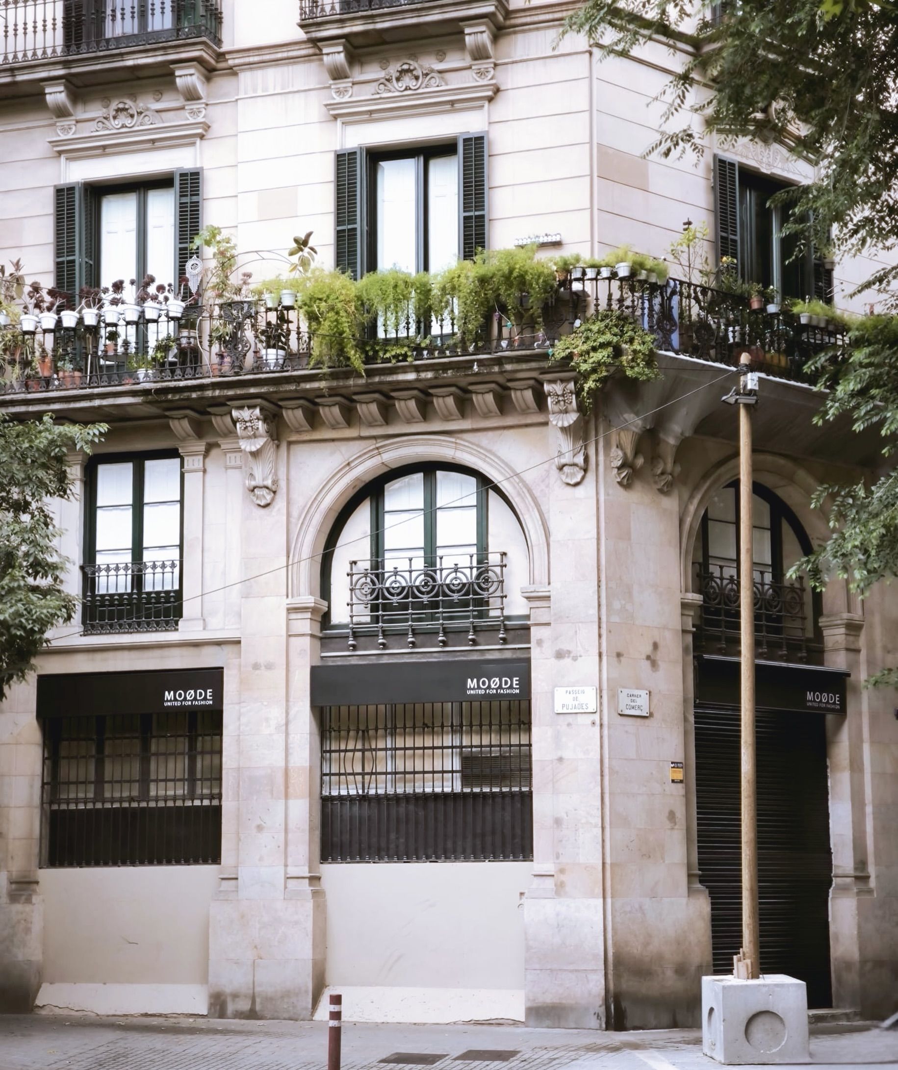 L'exterior de The Fashion Hub. ©