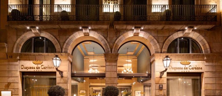 Fachada del histórico nº 12 del Passeig de Colom, que desde 2003 es el Hotel Duquesa de Cardona (Grup Duquessa) 