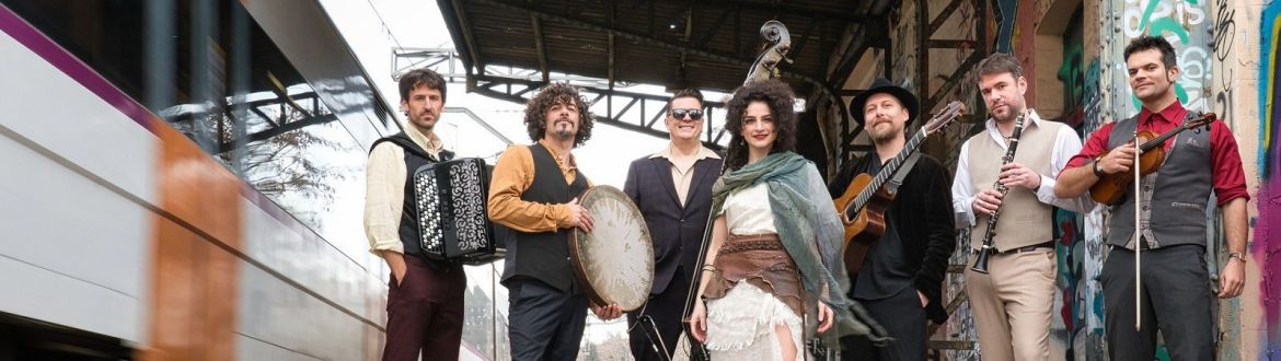 Barcelona Gipsy balKan Orchestra actuará el 25 de julio en el Palau de la Música Catalana. ©Dani Carbonell Barcelona Gipsy balKan Orchestra actuará el 25 de julio en el Palau de la Música Catalana. ©Dani Carbonell