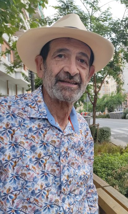 Ramon Piqué ha trabajado durante más de cuarenta años como sastre, atendiendo a figuras públicas de todas las nacionalidades. © Carme Escales Ramon Piqué ha trabajado durante más de cuarenta años como sastre, atendiendo a figuras públicas de todas las nacionalidades. © Carme Escales