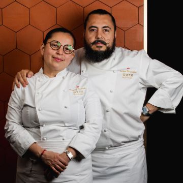 Los chefs Kike Casarrubias y Mon Estrada, de Oxte, desembarcan en Barcelona con Papalote este otoño. © Oxte