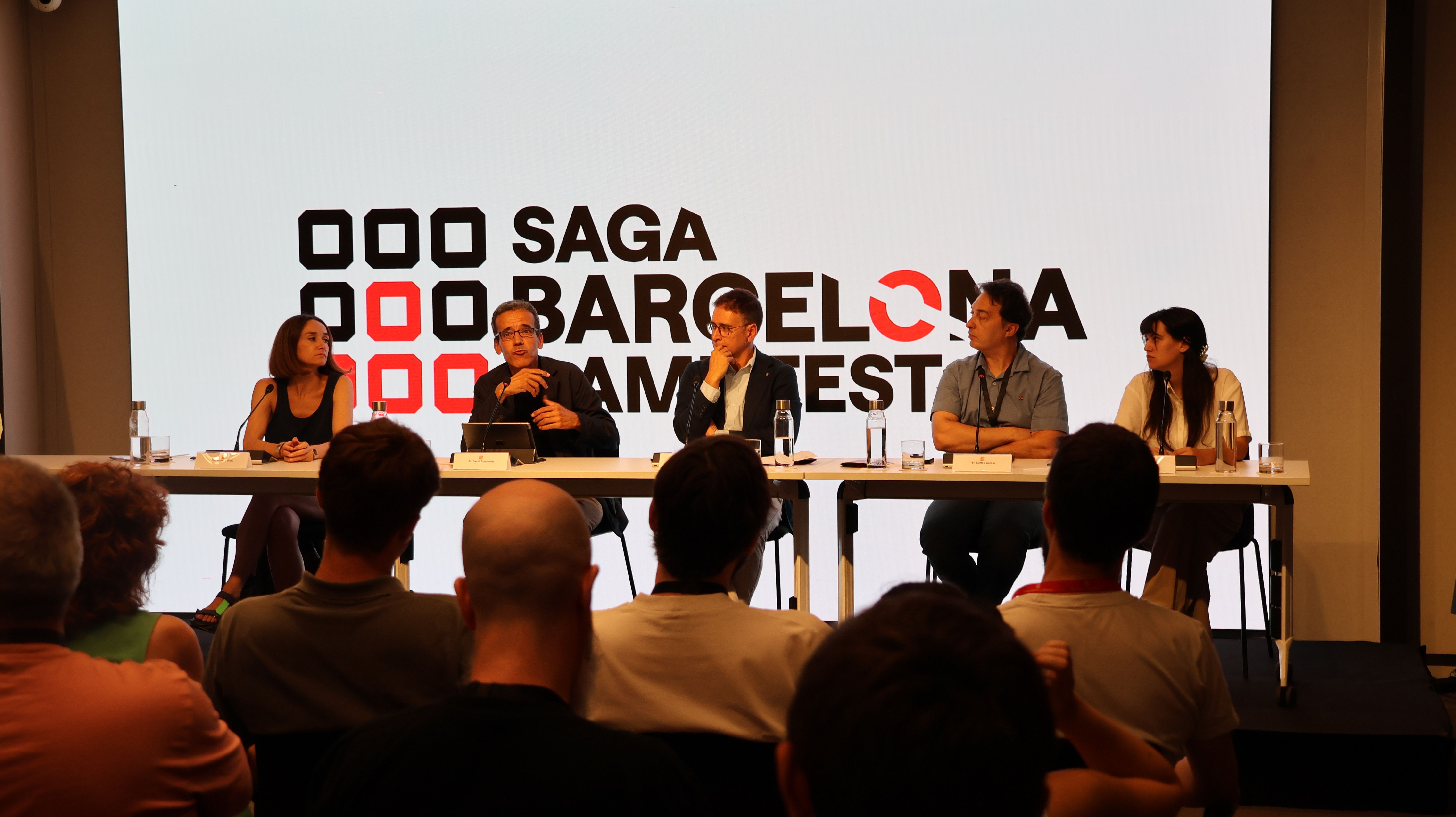 La presentació del SAGA Barcelona Game Fest a càrrec de David Poudevida, Raquel Torreño, Carles Garcia, Roger Serra, Marta Salicrú i Conrad Roset © Cedida La presentació del SAGA Barcelona Game Fest a càrrec de David Poudevida, Raquel Torreño, Carles Garcia, Roger Serra, Marta Salicrú i Conrad Roset © Cedida