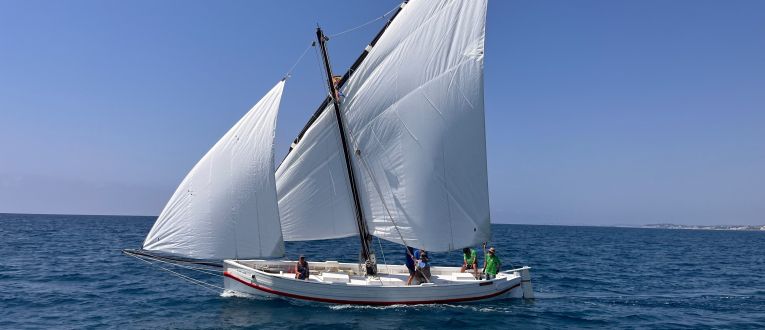 Imagen de la embarcación de vela latina Santa Espina Imagen de la embarcación de vela latina Santa Espina