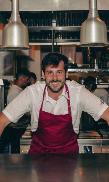 Víctor Ródenas, cuiner i cofundador de Maleducat i Casa Fiero, defensa un format de restaurant més proper, assequible i allunyat dels protocols de la restauració clàssica. Víctor Ródenas, cuiner i cofundador de Maleducat i Casa Fiero, defensa un format de restaurant més proper, assequible i allunyat dels protocols de la restauració clàssica.