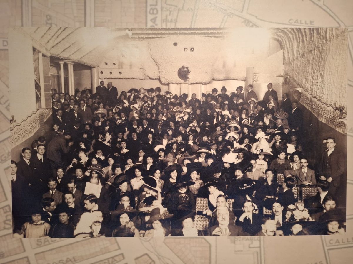 Imagen de la Sala Mercè del 1904 de Antoni Gaudí Imagen de la Sala Mercè del 1904 de Antoni Gaudí