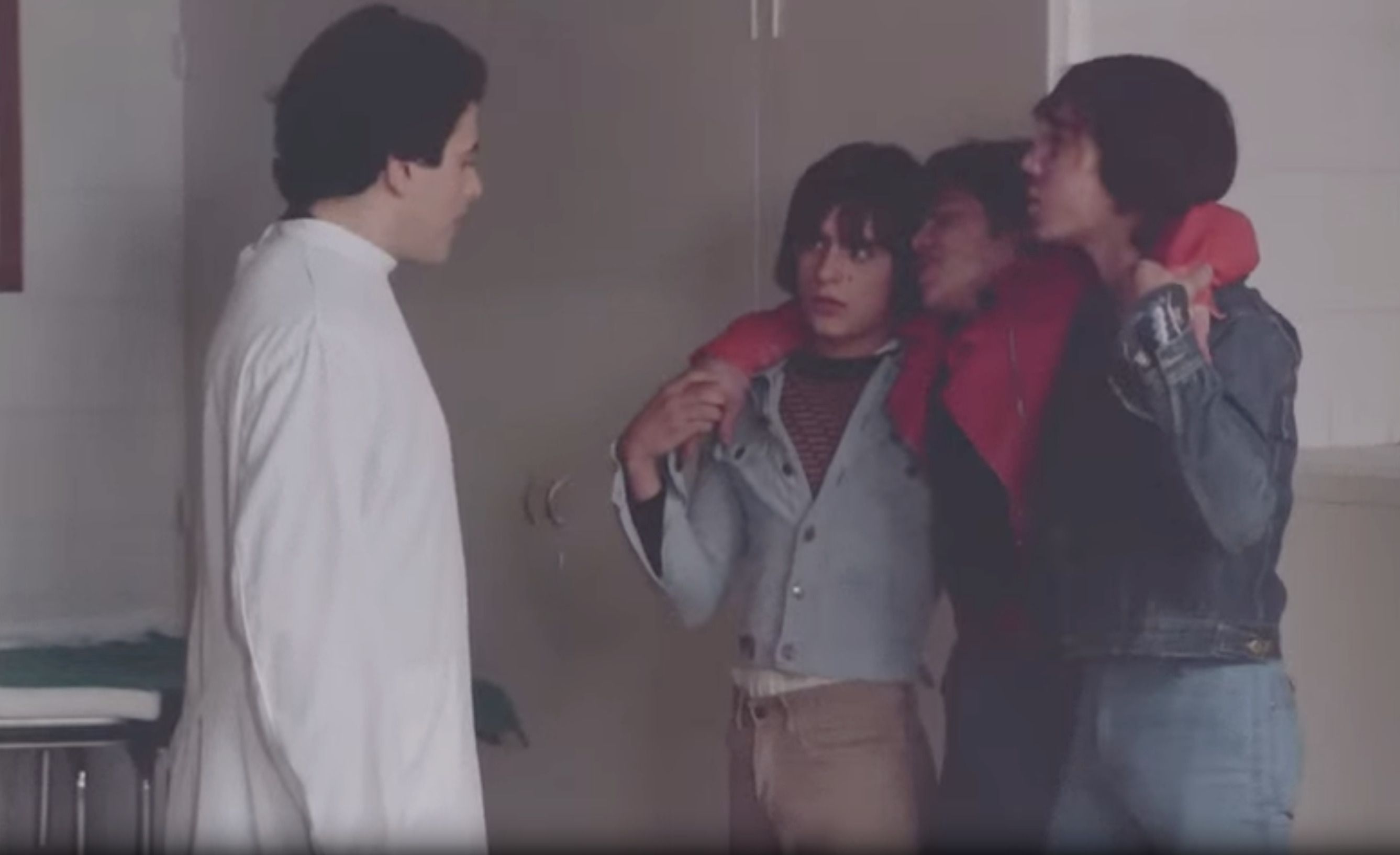 El protagonista, herido de bala en la película. 