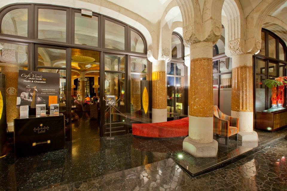 Entrada al Cafè Vienès 