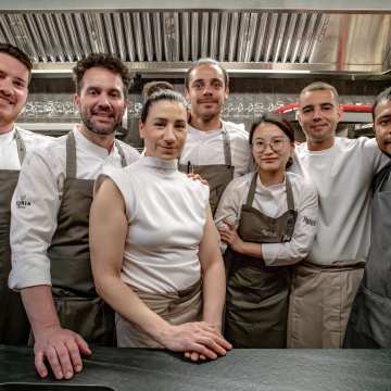 El equipo del restaurante Mineral de Barcelona El equipo del restaurante Mineral de Barcelona