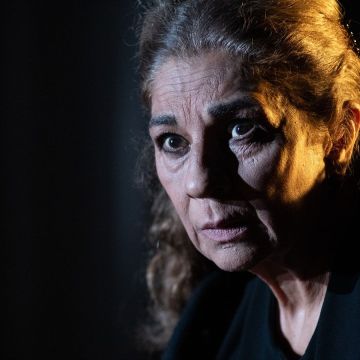 Lolita encarna a 'Poncia', la criada creada por Lorca. ©Javier Naval 