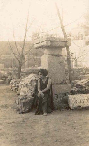 Año 1933, Xirgu en el teatro de Mérida, caracterizada de Elektra Año 1933, Xirgu en el teatro de Mérida, caracterizada de Elektra