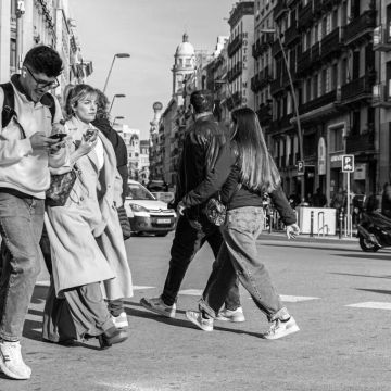 Personas de compras, por Àngel Bravo