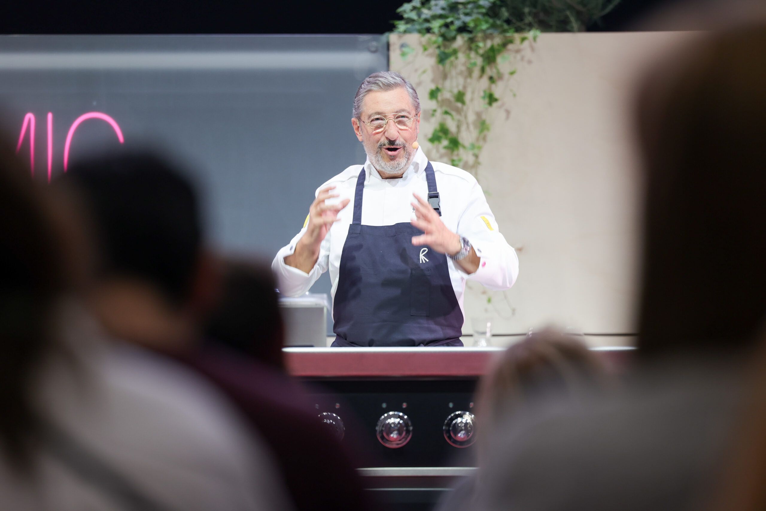 Joan Roca, durante el Gastronomic Forum Barcelona, donde va definir la nueva cocina catalana comola continuïtat viva d’una tradicióreinterpretada des del present.
