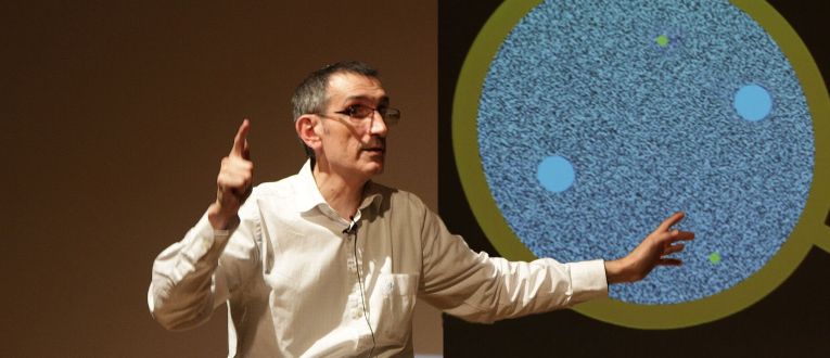 Josep Lladó, en una de sus intervenciones en las Aules d'Extensió Universitària Josep Lladó, en una de sus intervenciones en las Aules d'Extensió Universitària