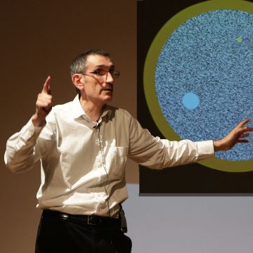 Josep Lladó, en una de sus intervenciones en las Aules d'Extensió Universitària Josep Lladó, en una de sus intervenciones en las Aules d'Extensió Universitària