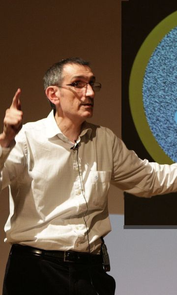 Josep Lladó, en una de sus intervenciones en las Aules d'Extensió Universitària 