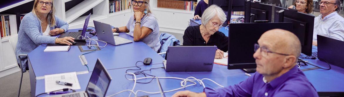 Gent gran a un taller sobre competències digitals. © Fundació "la Caixa" Gent gran a un taller sobre competències digitals. © Fundació "la Caixa"