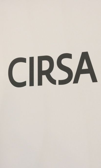La tradicional campana al lado del logotipo de Cirsa en el día del debut de la compañia en bolsa © Maria Asmarat (ACN) La tradicional campana al lado del logotipo de Cirsa en el día del debut de la compañia en bolsa © Maria Asmarat (ACN)
