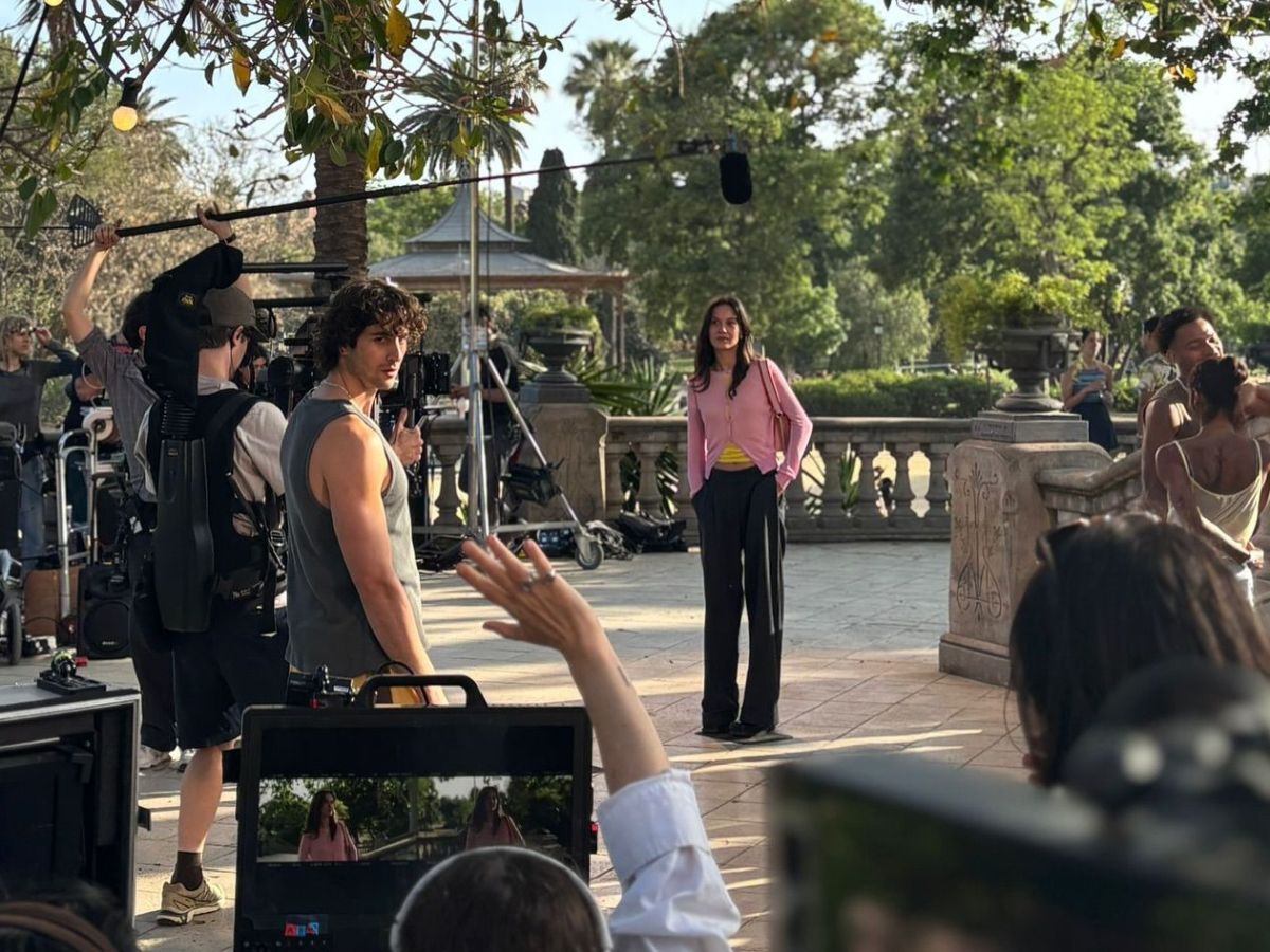 Rodatge de la sèrie 'La vida a Barcelona', creada per Katina Medina, una de les directores de la popular Emily in Paris
