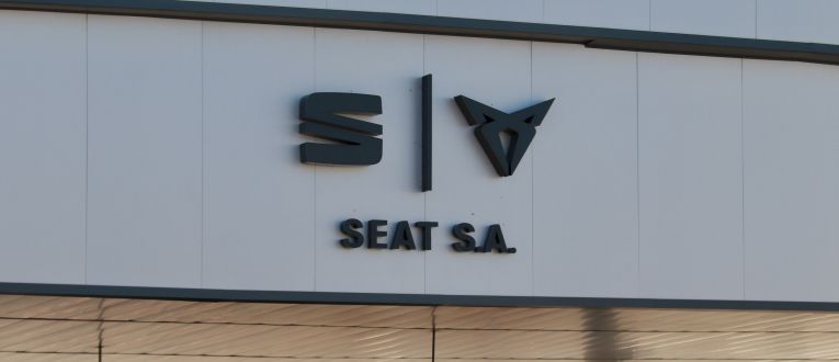 Logotipos de Seat y Cupra en la entrada principal de la fábrica de Martorell © Gemma Sánchez Bonel (ACN) Logotipos de Seat y Cupra en la entrada principal de la fábrica de Martorell © Gemma Sánchez Bonel (ACN)