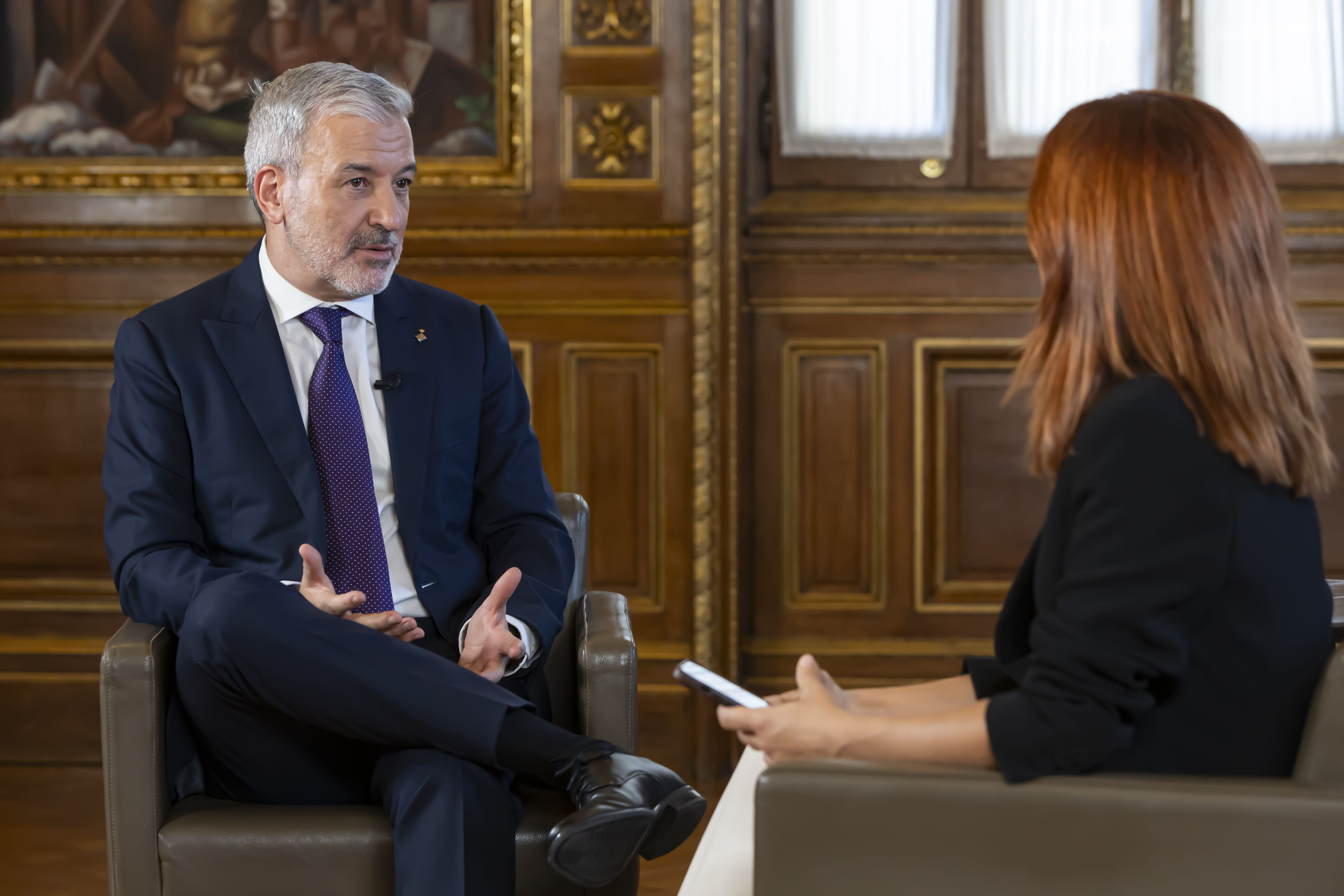 Jaume Collboni, alcalde de Barcelona, y Elena Busquets, directora de The New Barcelona Post © Marc Llibre Jaume Collboni, alcalde de Barcelona, y Elena Busquets, directora de The New Barcelona Post © Marc Llibre