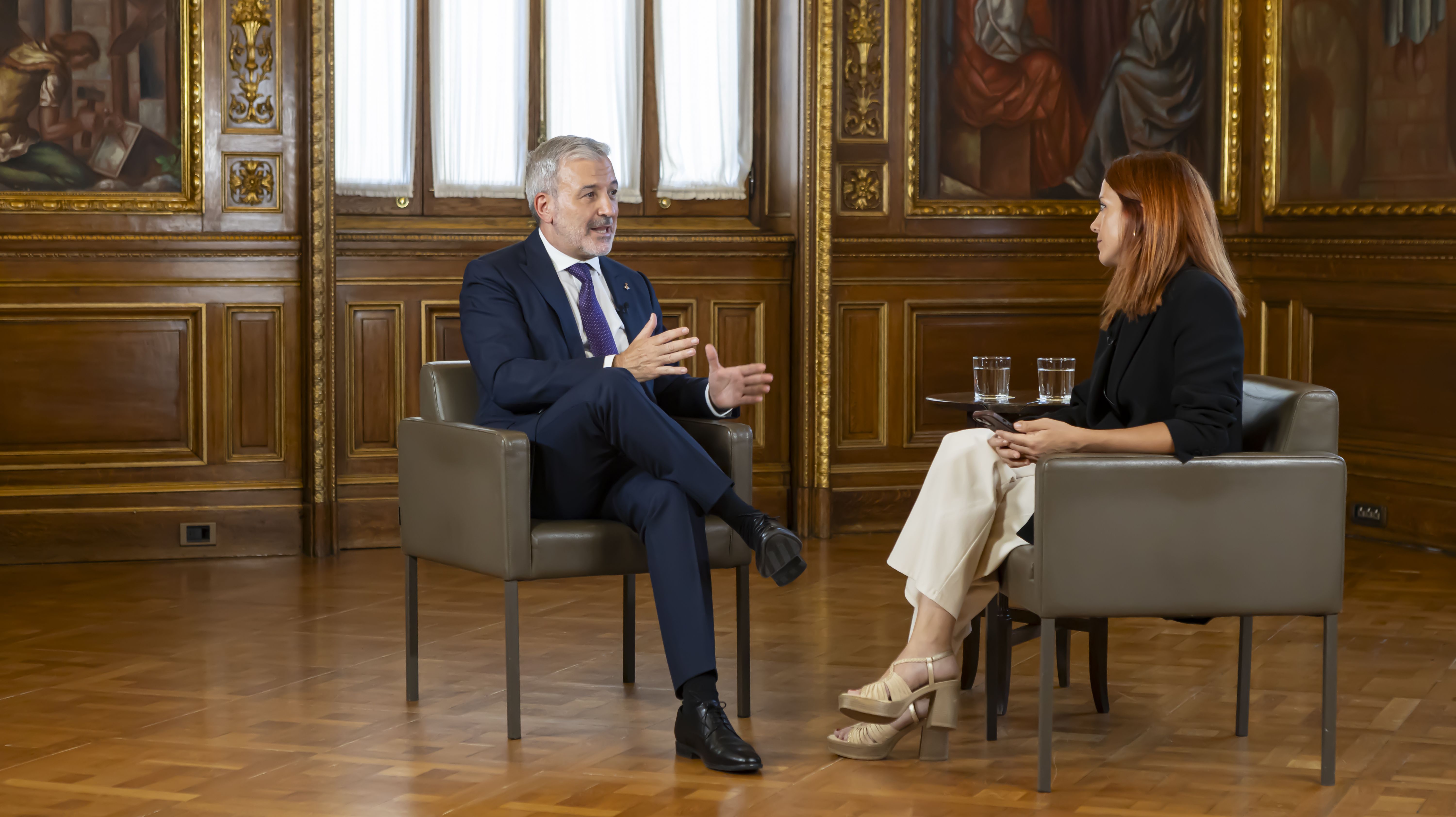 Jaume Collboni, alcalde de Barcelona, y Elena Busquets, directora de The New Barcelona Post © Marc Llibre Jaume Collboni, alcalde de Barcelona, y Elena Busquets, directora de The New Barcelona Post © Marc Llibre