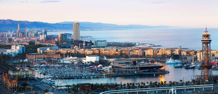 Port de Barcelona en el atardecer © Freepick Port de Barcelona en el atardecer © Freepick