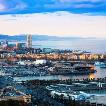 Port de Barcelona en el atardecer © Freepick Port de Barcelona en el atardecer © Freepick