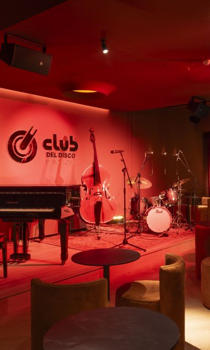 En sus 300 metros cuadrados, El Club del Disco concentra sala de conciertos, bar y disquería. En sus 300 metros cuadrados, El Club del Disco concentra sala de conciertos, bar y disquería.