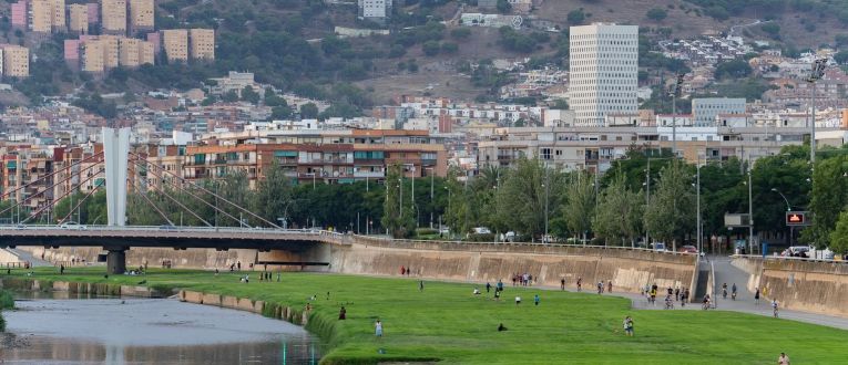 Vista de la ribera del río Besòs. © Àlex Losada Vista de la ribera del río Besòs. © Àlex Losada