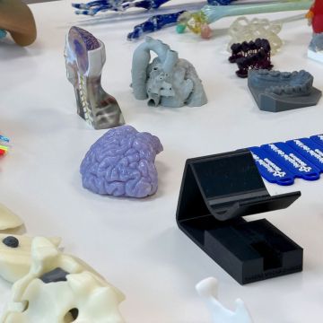 Prototipos para el sector salud creados con impresión 3D en la Incubadora del Consorci de la Zona Franca © Gemma Sánchez Bonel (ACN) Prototipos para el sector salud creados con impresión 3D en la Incubadora del Consorci de la Zona Franca © Gemma Sánchez Bonel (ACN)