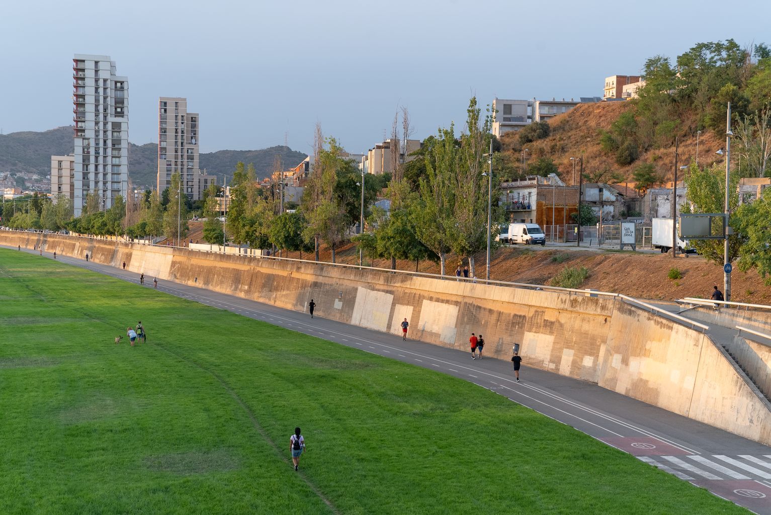 Vista de la llera del riu Besòs. © Àlex Losada Vista de la llera del riu Besòs. © Àlex Losada