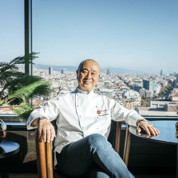 Nobu Matsuhisa, desde el restaurante Nobu Barcelona, con vistas a la ciudad © Cedida Nobu Matsuhisa, desde el restaurante Nobu Barcelona, con vistas a la ciudad © Cedida