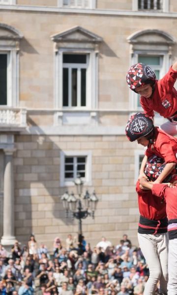 “Enxaneta” que “fa l’aleta” en un 2 de 8 de los Castellers de Barcelona © Ceci Fimia “Enxaneta” que “fa l’aleta” en un 2 de 8 de los Castellers de Barcelona © Ceci Fimia