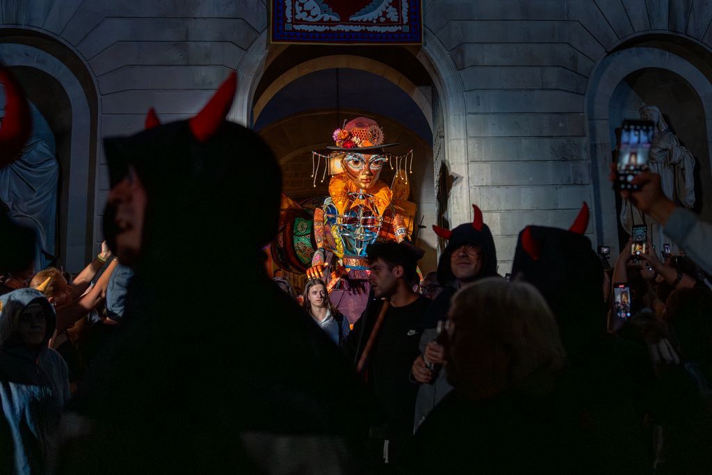Els diables a la plaça de Sant Jaume a la celebració de La Mercè 2025