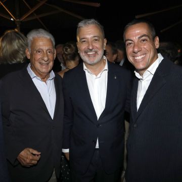 Jordi Clos, Jaume Collboni y Joaquim Clos, durante la 30.ª edición de la fiesta de La Terraza del Claris, celebrada en el hotel Claris de Barcelona.